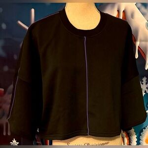 NWT Reebok sweatshirt in 3X black color and cropped